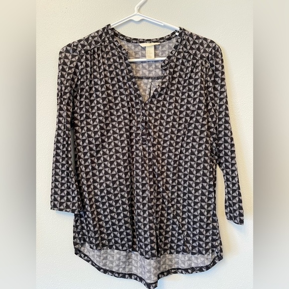 H&M ¾ sleeve triangle geometric ¼ neck button light airy blouse - Picture 1 of 4